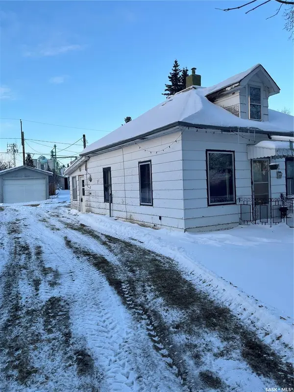 105 3rd AVENUE E, Blaine Lake, SK S0J 0J0