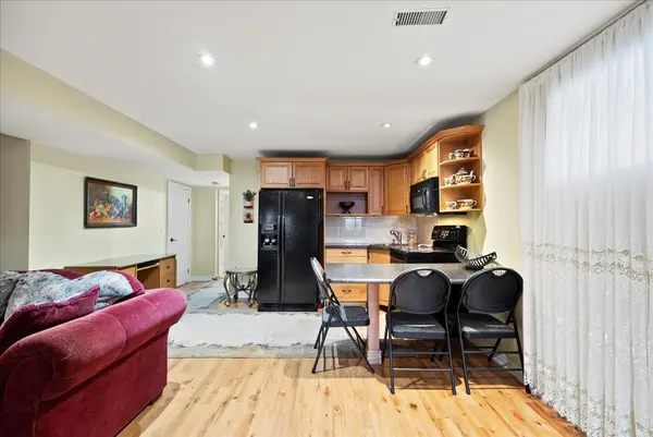 Toronto W06, ON M8W 3W6,40 Lloyd George AVE #Lower