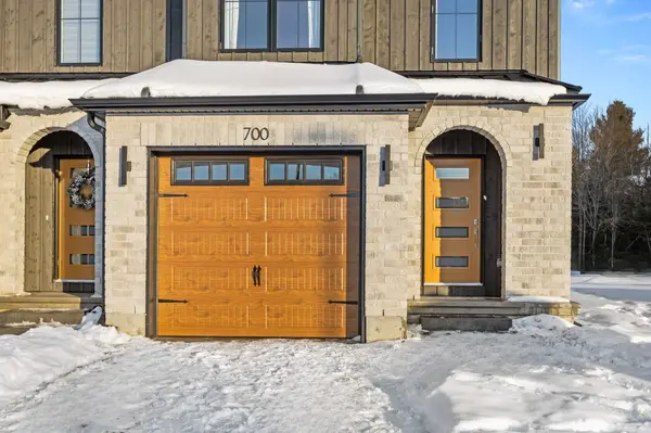 Carp - Huntley Ward, ON K0A 1L0,708 TAILSLIDE AVE