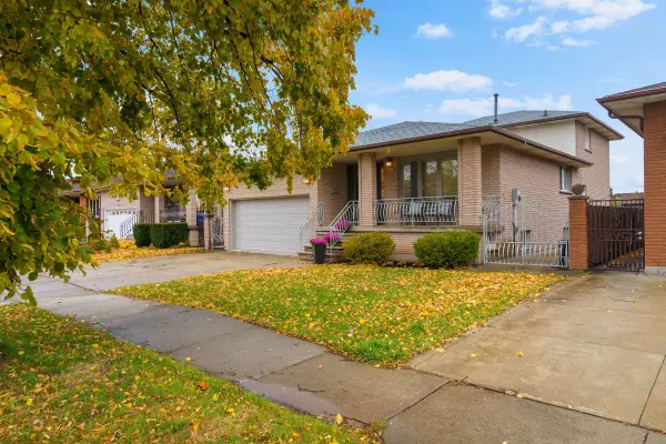 Hamilton, ON L8E 3T6,66 Ellington AVE