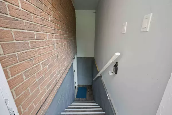 Whitby, ON L1R 1G3,220 Bassett BLVD #(Bsmt)