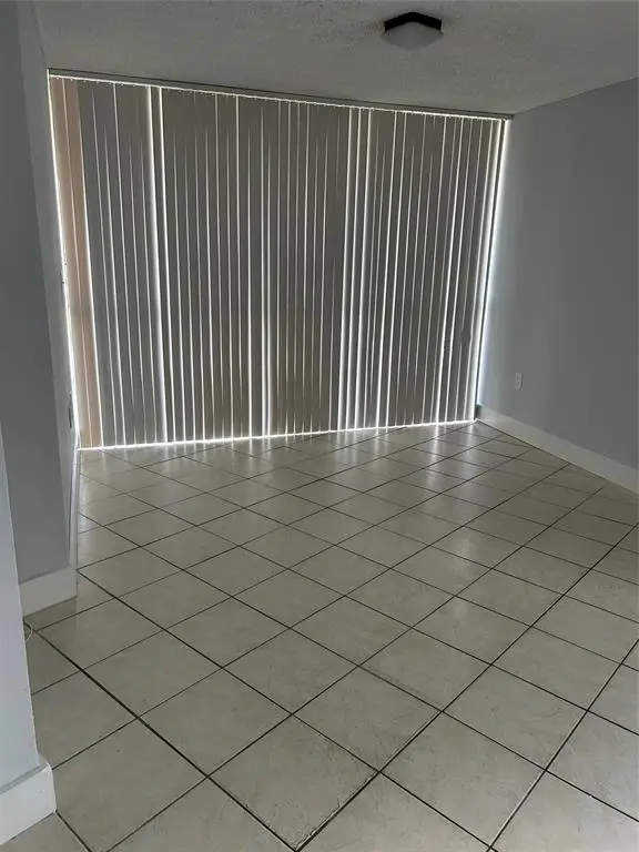 Hialeah, FL 33015,7035 NW 186th St #D-111