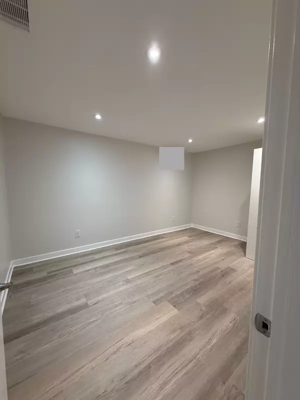 Toronto W05, ON M9L 2E1,130 Duncanwoods DR #Bsmt