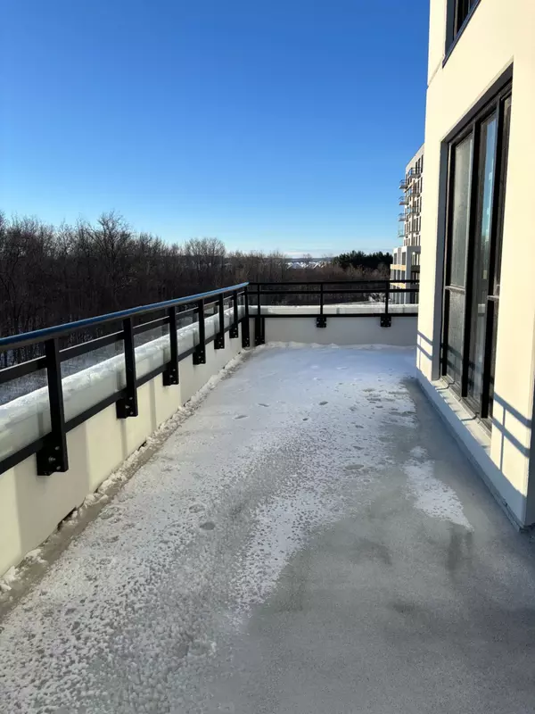 Milton, ON L9E 1M4,750 Whitlock AVE #302