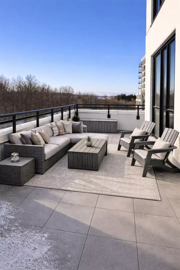 Milton, ON L9E 1M4,750 Whitlock AVE #302