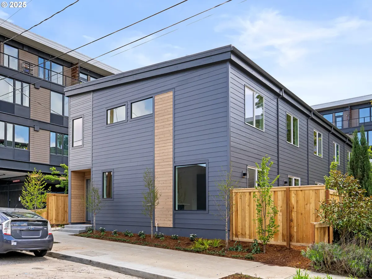 Portland, OR 97215,4950 SE Caruthers ST #5