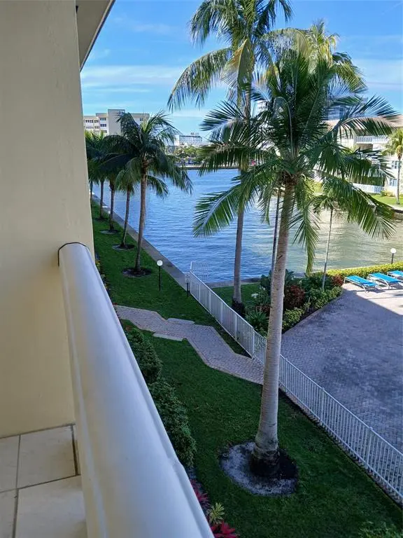 Hallandale Beach, FL 33009,1891 S Ocean Dr #303