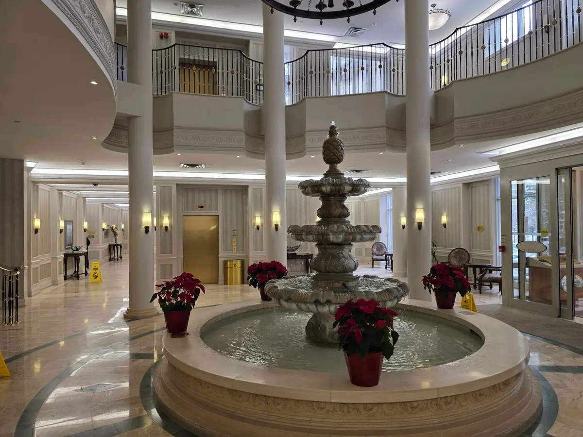 Mississauga, ON L5R 3Z5,35 Kingsbridge Garden CIR #1909