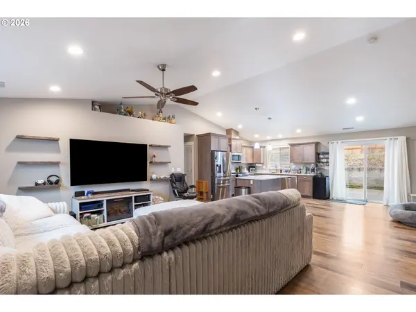 Winston, OR 97496,645 SE GARDEN WAY DR