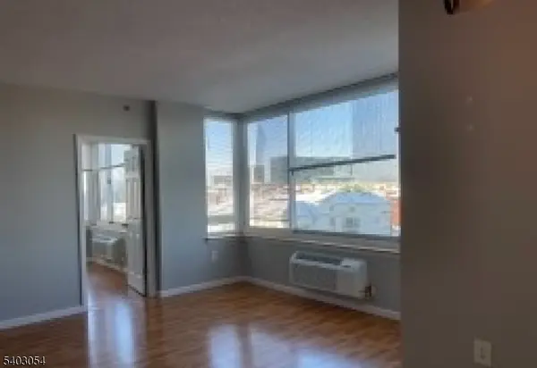 Fort Lee Boro, NJ 07024,100 Old Palisade Rd1811