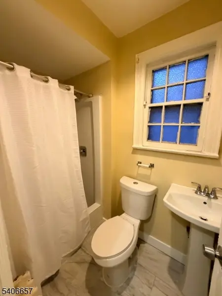 Newark City, NJ 07106,16 Ivy St