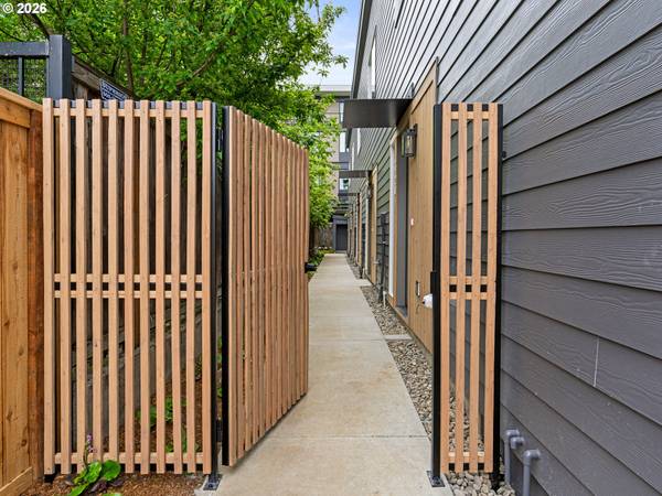 4920 SE Caruthers ST #2, Portland, OR 97215