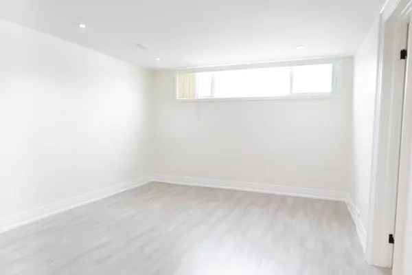 Toronto E04, ON M1R 2A7,36 Electro RD