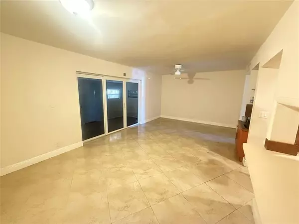 Lauderhill, FL 33313,5646 Blueberry Ct #23