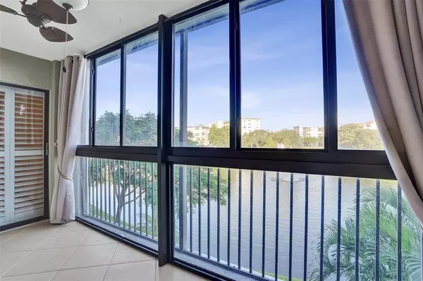 Pompano Beach, FL 33069,2334 S Cypress Bend Dr #304