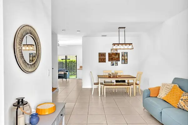 Davie, FL 33314,4668 Banker Ter