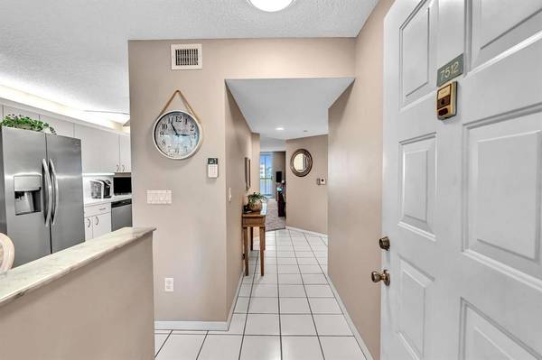 Tamarac, FL 33321,7512 N Devon Dr #210