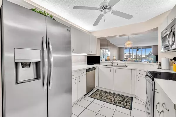 Tamarac, FL 33321,7512 N Devon Dr #210