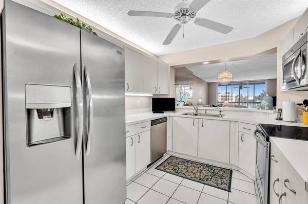 Tamarac, FL 33321,7512 N Devon Dr #210