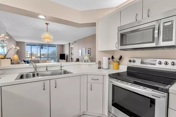 Tamarac, FL 33321,7512 N Devon Dr #210