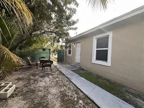 Dania Beach, FL 33004,728 SW 6th St