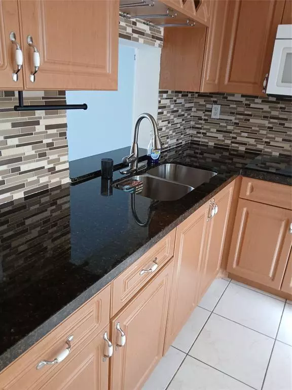 Hallandale Beach, FL 33009,1891 S Ocean Dr #303