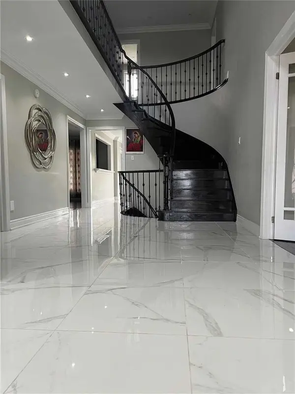 Vaughan, ON L4L 6N4,72 Gold Finch PL