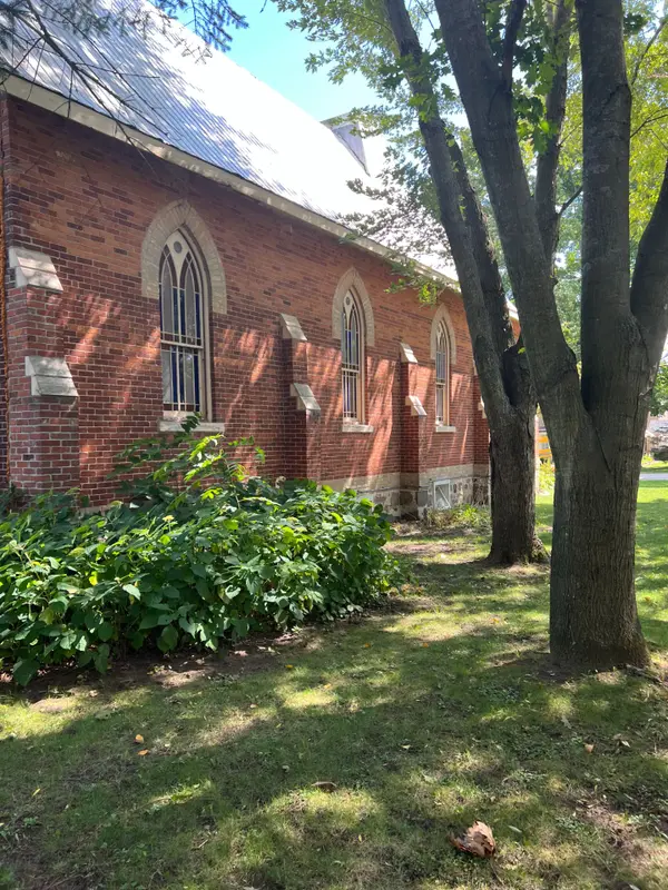 Springwater, ON L0L 1V0,10 Mill ST W