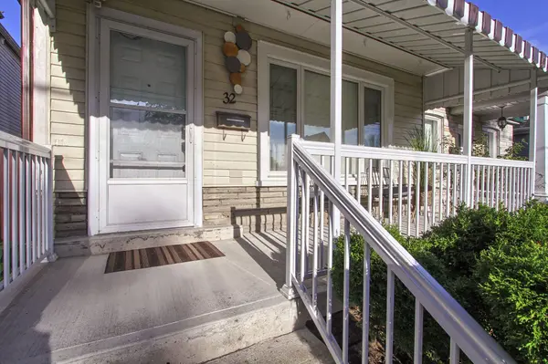 Toronto W03, ON M6N 4E4,32 Florence CRES