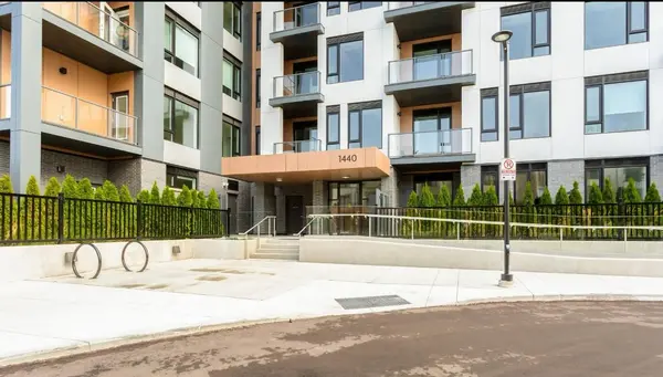 Milton, ON L9E 1B3,1440 Clarriage CT #211