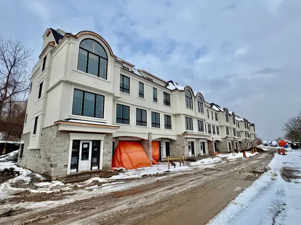 Grimsby, ON L3M 2G4,15 Lake ST #Inspiration Point, TH#7