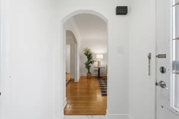 Grimsby, ON L3M 1L3,53 Livingston AVE