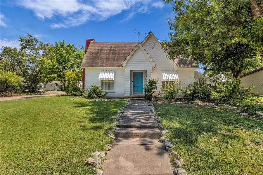 1002 W 3rd Street, Clifton, TX 76634
