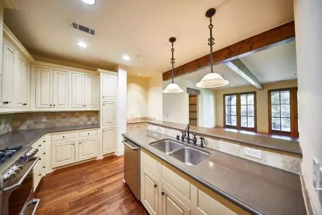 2510 N Henderson #1, Dallas, TX 75206