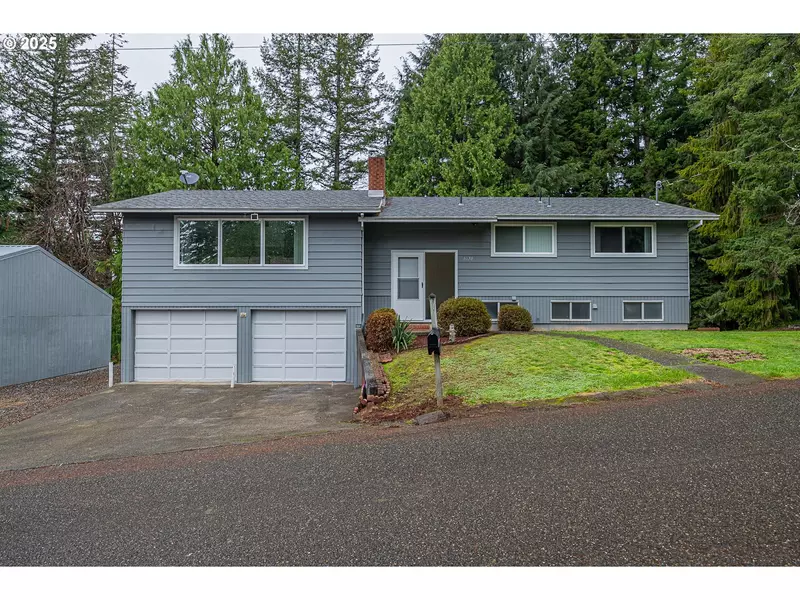 1070 E 15TH ST, Coquille, OR 97423