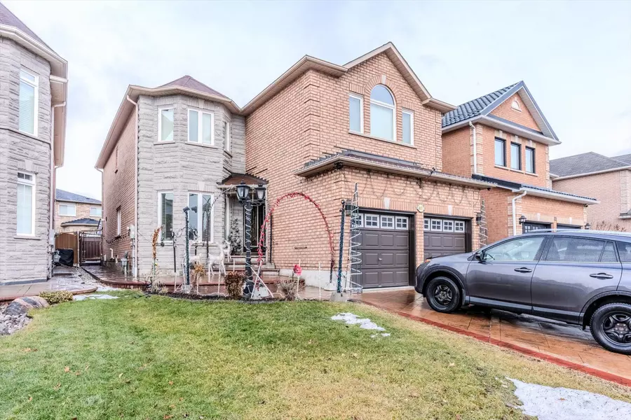 807 Father D'Souza DR, Mississauga, ON L5V 2X5