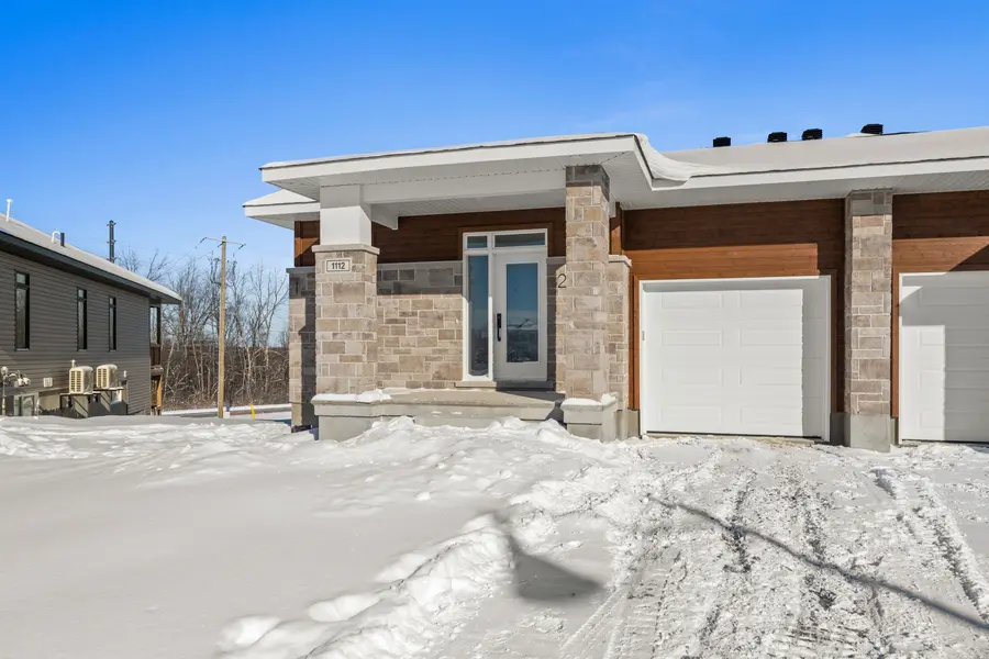 1112 Moore ST #2, Brockville, ON K6V 7N1