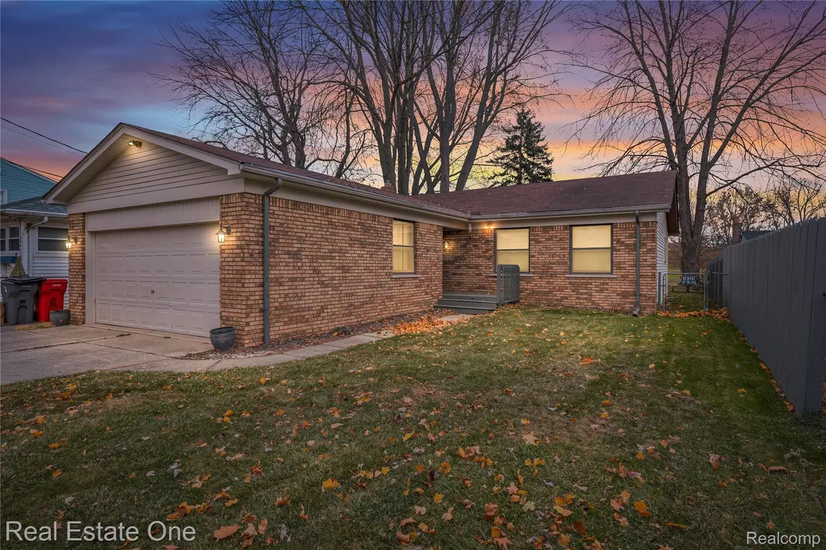 Clinton Township, MI 48036,39058 Charbeneau ST