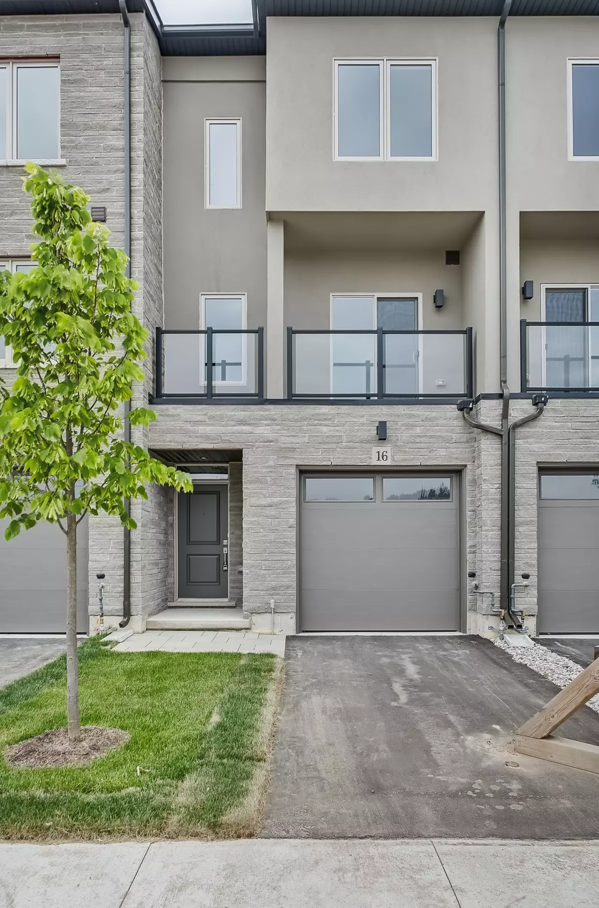 Hamilton, ON L0R 1W0,16 CLEAR VALLEY LN