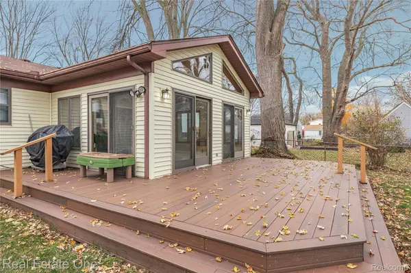 Clinton Township, MI 48036,39058 Charbeneau ST