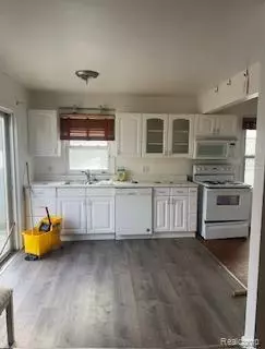 Redford, MI 48239,15552 Macarthur