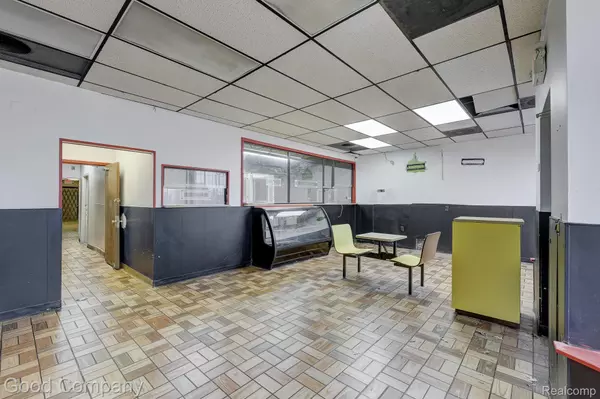 Detroit, MI 48219,21559 GRAND RIVER AVE