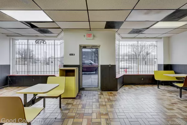 Detroit, MI 48219,21559 GRAND RIVER AVE