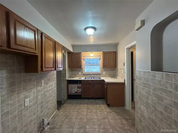 Detroit, MI 48219,17253 Wormer ST