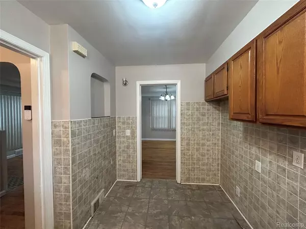 Detroit, MI 48219,17253 Wormer ST