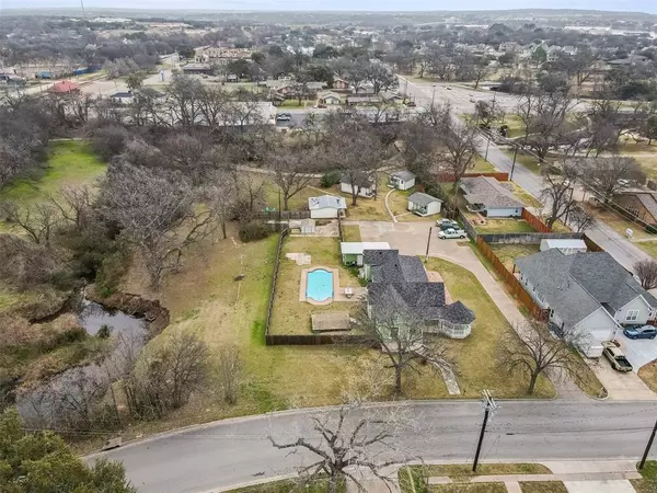 Granbury, TX 76048,512 N Travis Street