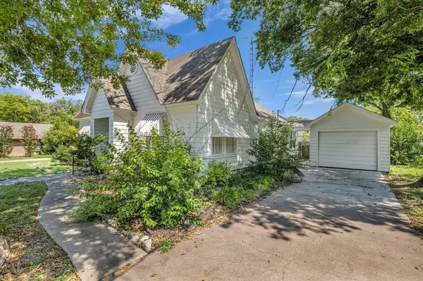 Clifton, TX 76634,1002 W 3rd Street