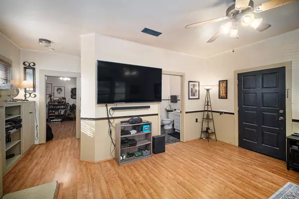 Cleburne, TX 76031,105 E Lone Star Avenue