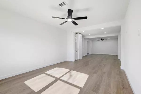 Dallas, TX 75241,6439 Lazy River Drive