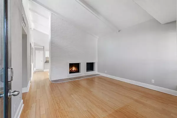 Dallas, TX 75206,5928 Sandhurst Lane #227